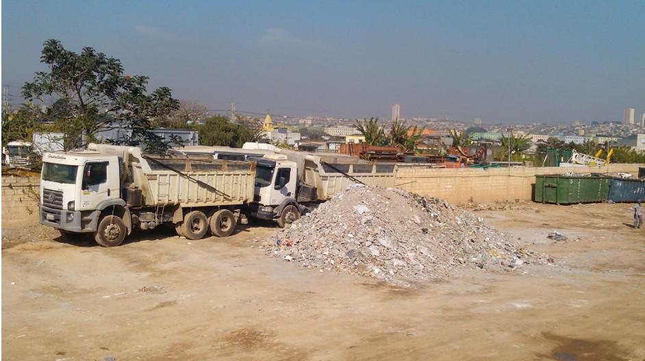 Reforma em condomínio: normas essenciais para a contratação de caçambas e retirada de entulho 1 A retirada de entulho em condomínio exige planejamento e cuidado, respeitando as normas internas, a legislação municipal e, acima de tudo, mantendo uma comunicação transparente com o síndico e a boa convivência com os vizinhos.