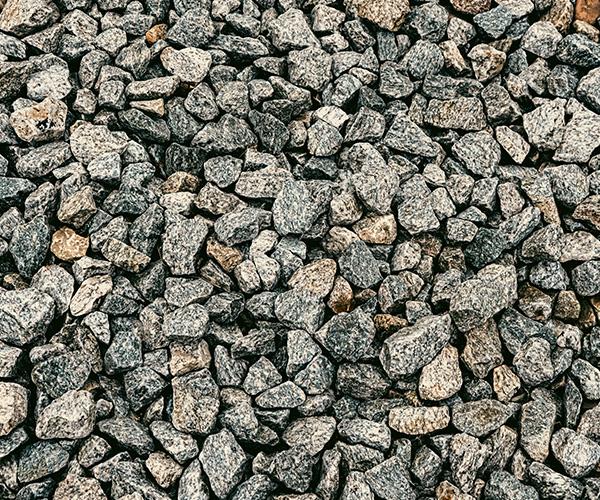 Areia e Brita Recicladas vs. Material Virgem: Comparativo de custo e qualidade para sua obra 1 A areia e a brita recicladas vêm ganhando espaço nos canteiros de obras que priorizam redução de custos e práticas mais sustentáveis na construção civil.